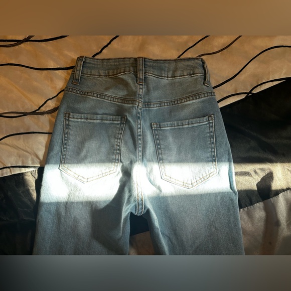 Fashion Nova Ripped Jeans BNWOT - Picture 5 of 5